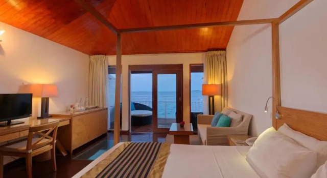 Бунгало Overwater Embudu Village Maldives