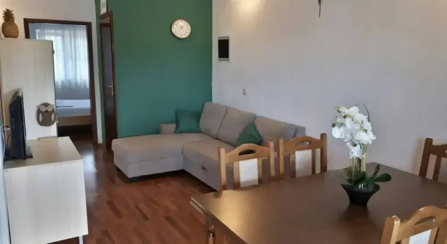 Lovely 2-bedroom Apartment in Poljica, Rezerwuj Apartament Hotele w Split-Dalmatia County z parkingiem, Parking