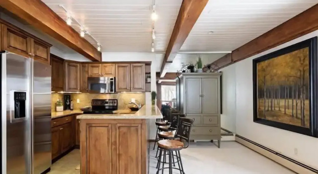 Snowmass Village 2 Bedroom Platinum-Rated Ski In, Ski Out Condo, Забронировать Апартаменты/квартира Сноумасс-Виллидж Горнолыжный курорт Аспен-Сноумас, рядом с Krabloonik Dogsled Rides