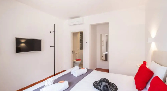 Вилла с балконом и с видом на бассейн Villa Benagil Boutique - Moradia luxuosa com piscina aquecível e BBQ