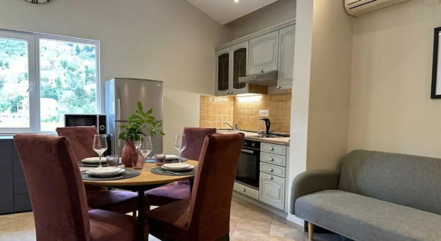 Апартаменты с 2 комнатами с балконом и с видом на залив Villa Risan Apartments