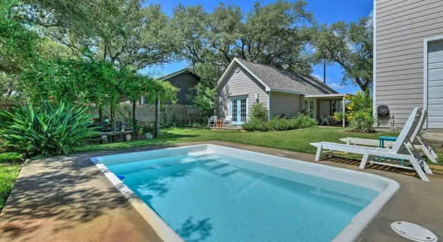 Outdoor Oasis & Grills: Ultimate Rockport Home!