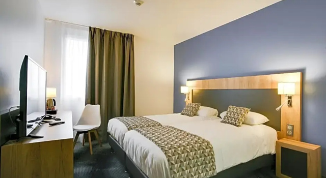 Номер Standard Brit Hotel Confort Loches