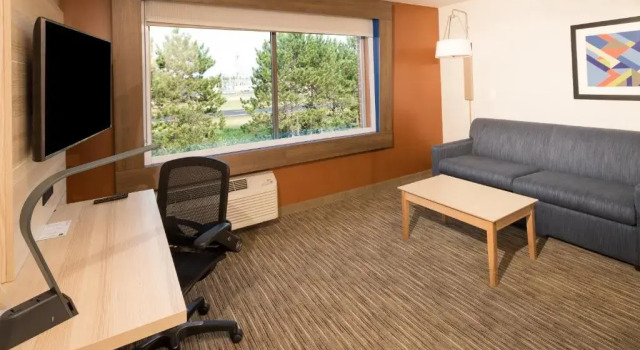 Люкс Holiday Inn Express Hotel & Suites Bay City by IHG