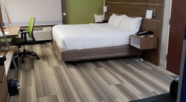 Люкс c 1 комнатой Holiday Inn Express & Suites Raleigh NE - Medical Ctr Area by IHG