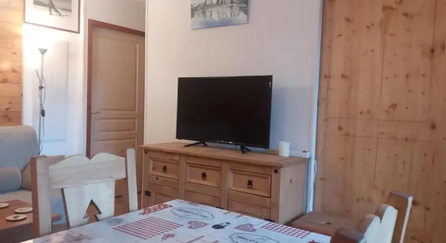 Chaleureux appartement au cœur des Orres 1800, Забронировать Апартаменты/квартира Отели Лез-Ор с парковкой, рядом с Горнолыжный подъемник Риу Сек, Парковка