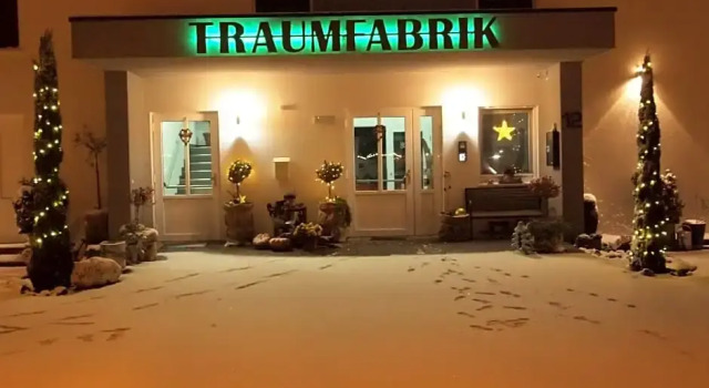 Hotel Traumfabrik, Забронировать Отель Отели земли Гессена 3 звезды, 3*