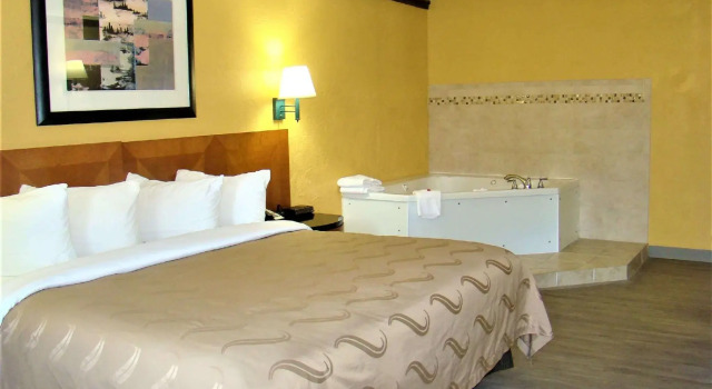 Двухместный люкс Baymont by Wyndham Front Royal Near Shenandoah National Park