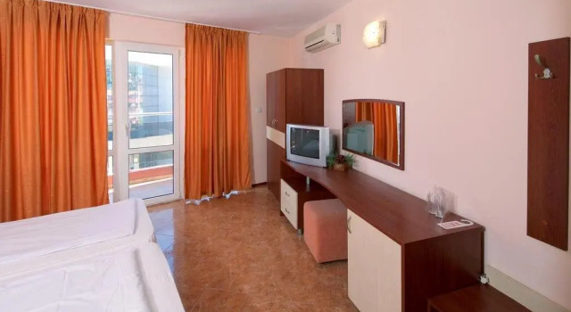 Sunny Flower Hotel, Забронировать Отель Отели области Бургас с бассейном, Бассейн