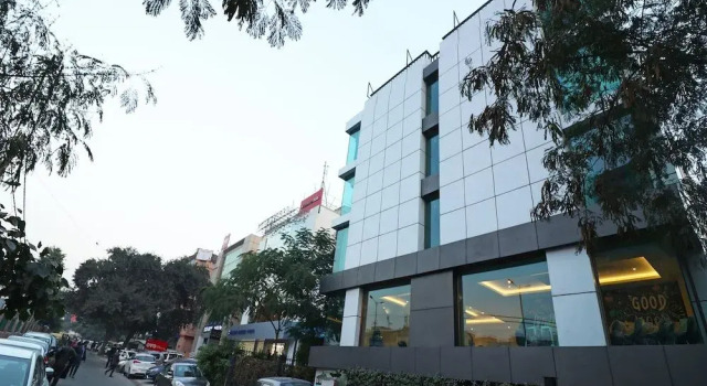 Capital O 27044 Hotel The Orion Plaza