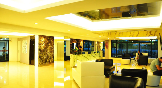 101 Holiday suite