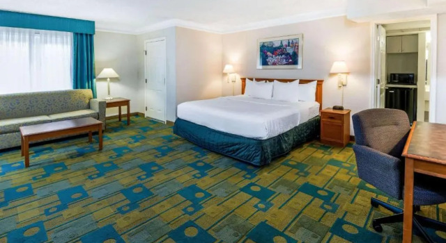 Семейный люкс Deluxe La Quinta by Wyndham San Antonio North Stone Oak