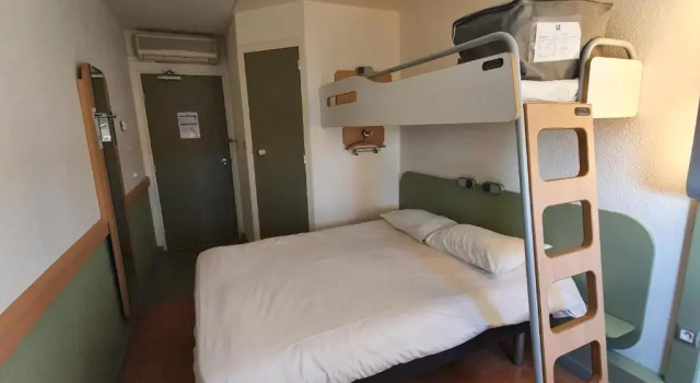 Трёхместный номер Standard ibis budget Mâcon Nord