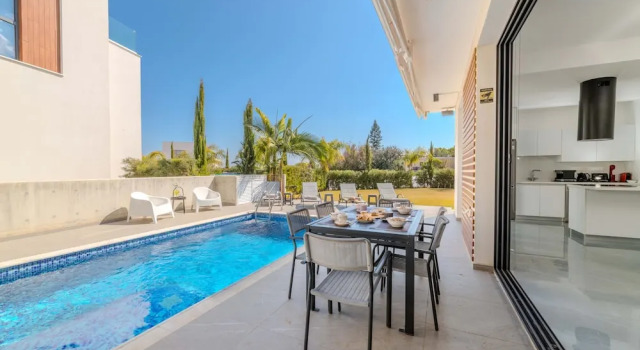 Вилла By The Beach - Aura Villa