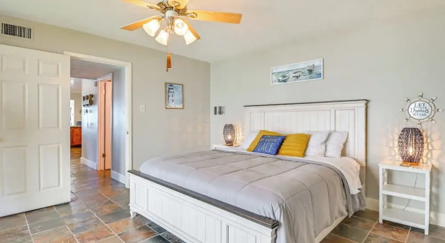 Renovated Lake Conroe Home: Boat Slip & Deck, Book Hotel Montgomery 