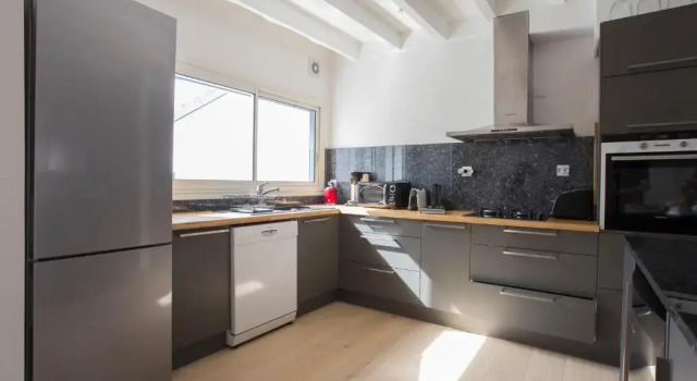Коттедж Calypso, Beautiful City House in Quiet Area, Close To Center.