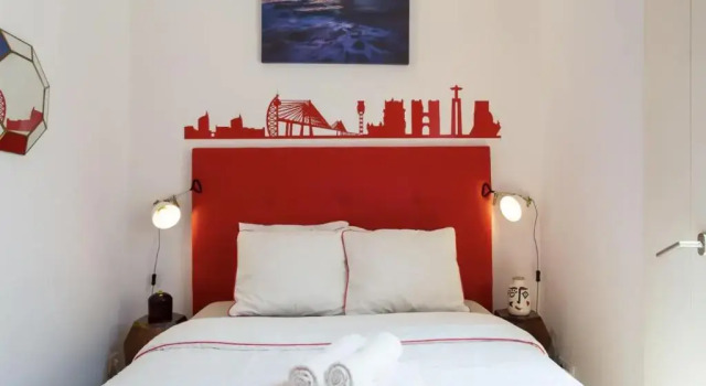 Beautiful 3-Story house in Chiado with a 40m² private terrace, Забронировать Отель Отели Лиссабона с парковкой, рядом с Рештаурадориш, Парковка