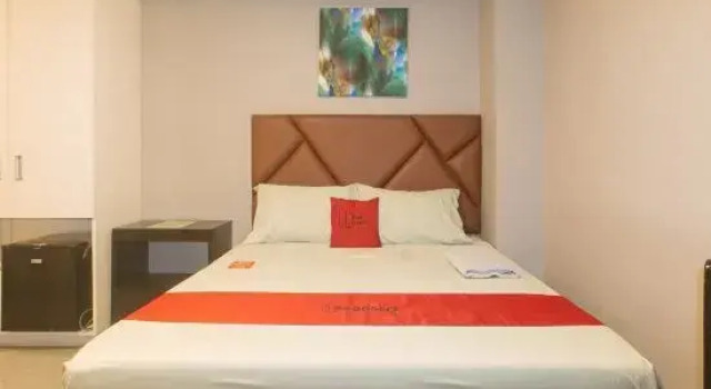 Люкс RedDoorz Plus at Seventy Five Inn Near Manila Airport