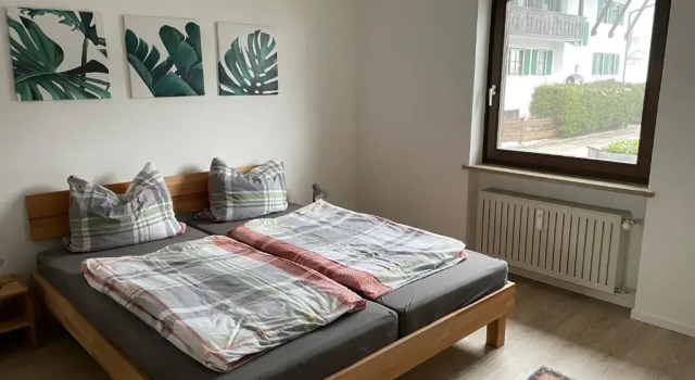 Großzügiges Domizil, 90qm, mit Terrasse, Garten und Garage, Varaa Hotelli Hotellit Baijeri pysäköinnillä, Pysäköinti