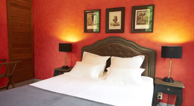 Château Pont Saint-Martin, Rezerwuj Bed and Breakfast Hotele w Graves z parkingiem, Parking