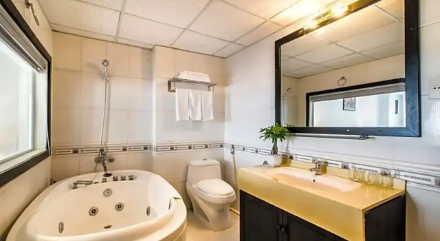 Семейный номер Standard с балконом The Sunriver Boutique Hotel Hue