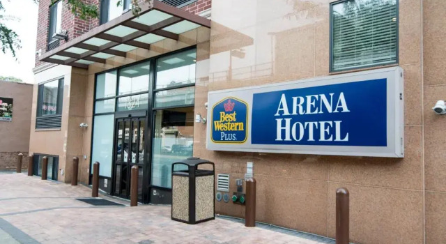 Best Western PLUS Arena Hotel, Забронировать Отель Краун-Хайтс Бруклин, рядом с First AME Zion Church