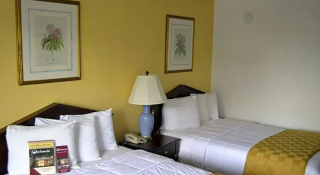 Четырёхместный номер Standard Olde Towne Inn