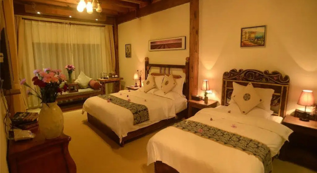 Shangri La E outfitting Hostel, Book Hostel / Vandrerhjem Hostels i Shangri-La, Hostel / Vandrerhjem