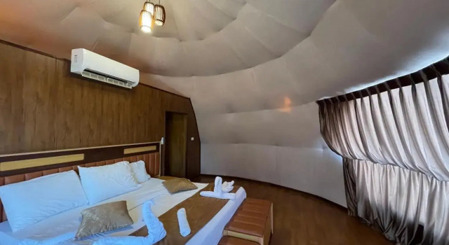Al Sultana Luxury Camp, Varaa Hotelli Hotellit Wadi Rum uima-altaalla, Uima-allas