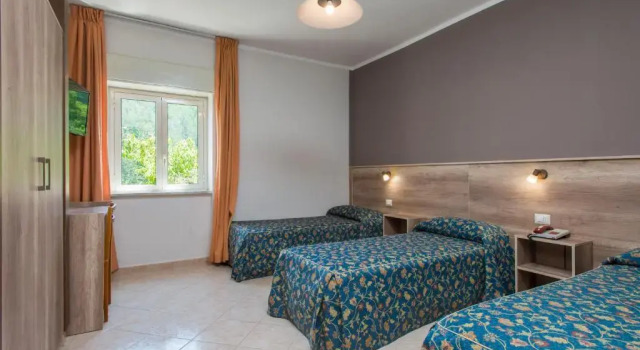 Трёхместный номер Standard Hotel Tasso