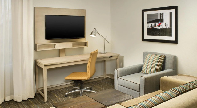 Four Points by Sheraton Jacksonville Beachfront, Забронировать Отель Отели Джексонвилл-Бич 3 звезды, рядом с Пирс пляжа Джексонвиля, 3*