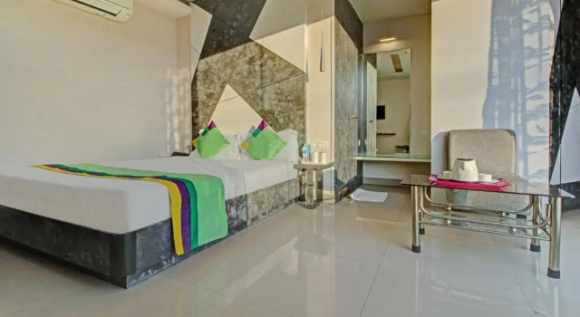 Номер Deluxe Treebo Glassotel Near Ruby Hospital
