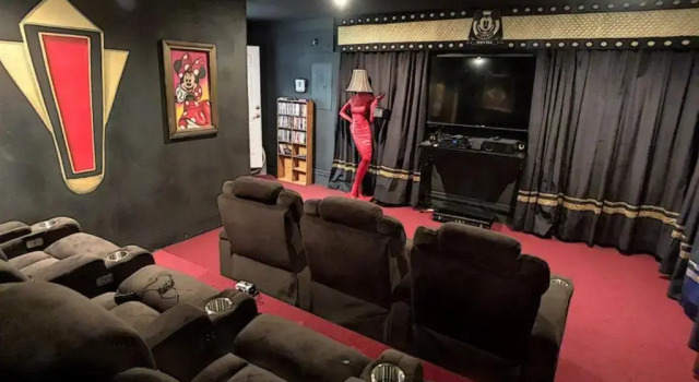 Коттедж Mickey's Movie House