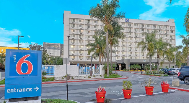Suites Los Angeles CA Los Angeles LAX, Забронировать Мини-отель Отели Инглвуд с бассейном, Бассейн