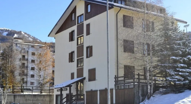 Piccolo Chalet, Забронировать Шале Отели Саузе-д'Ульс с парковкой, рядом с Горнолыжный курорт Саузе-д’Ульс - Жувансо, Парковка