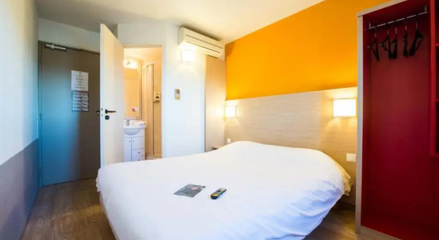 Двухместный номер Standard with shower Hôtel Kennedy Parc des Expositions