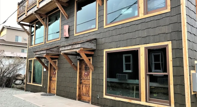 Park Hotel Yellowstone, Забронировать Отель Гардинер Национальный парк Йеллоустоун, северный вход