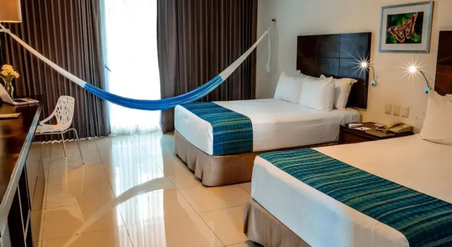 Четырёхместный номер Standard с видом на город Mesón de la Luna Hotel & Spa