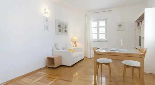 House Urban Bliss, Забронировать Отель Отели Водице с парковкой, рядом с Частный Пляж Отеля «Кристина», Парковка