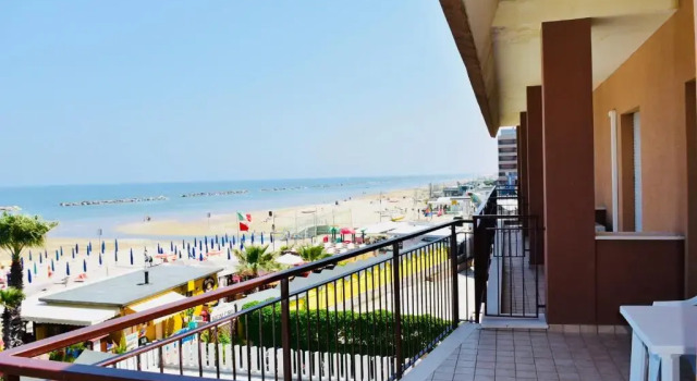 Семейный номер Standard с видом на море Hotel Astoria