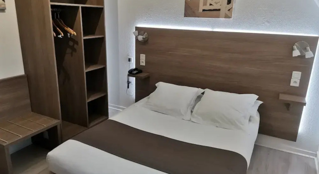 Номер Comfort Logis Hotel Le Relais De La Poste Restaurant Le Fil du Temps