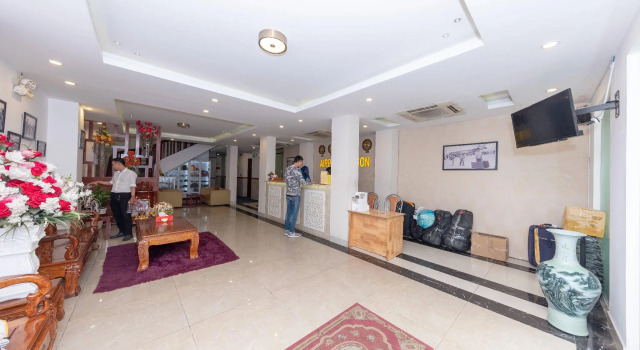 Airport Saigon Hotel - Gần ẩm thực đêm chợ Phạm Văn Hai, Забронировать Отель Танбинь Хошимин, рядом с Международный выставочный и конференц-центр Хошимина HIECC