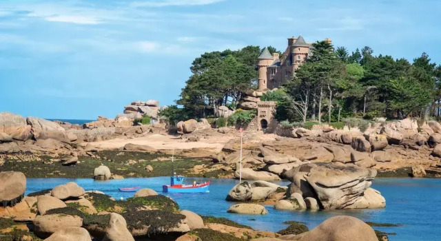 Коттедж Villa in Perros-Guirec near Pink Granite Coast