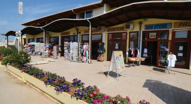 Carefully Furnished Bungalow With 2 Bathrooms, 7km From Pula, Prenota Casa vacanze Hotel a Valbandon con piscina, Piscina