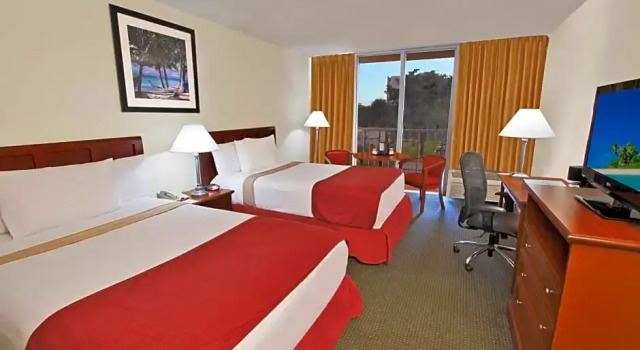 Четырёхместный номер Standard Ramada by Wyndham Hialeah/Miami Airport North