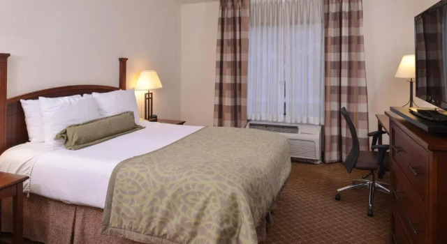 Двухместный номер Standard Staybridge Suites Indianapolis-Airport by IHG