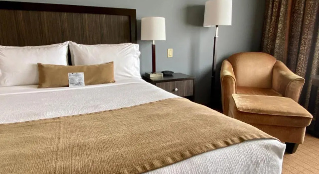 Четырёхместный семейный номер Standard Inn on Prince Hotel & Conference Centre, an Ascend Collection Hotel