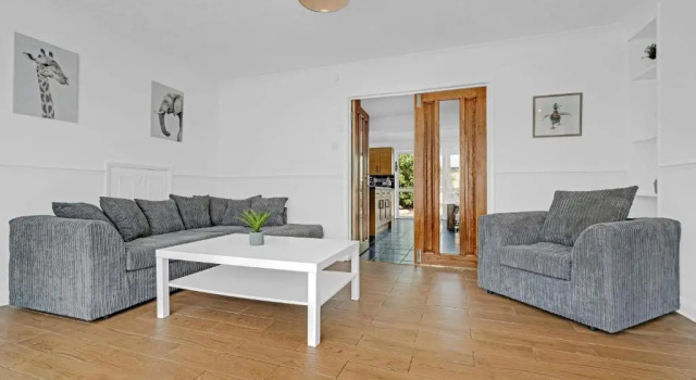 Heathrow Living St Annes Serviced House 5 bedrooms 3 bath, Забронировать Отель Отели Большого Лондона с парковкой, Парковка