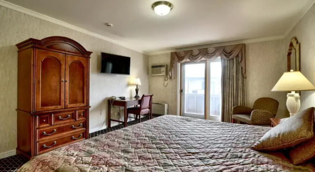 Двухместный номер Deluxe с балконом Roosevelt Inn & Suites Saratoga Springs