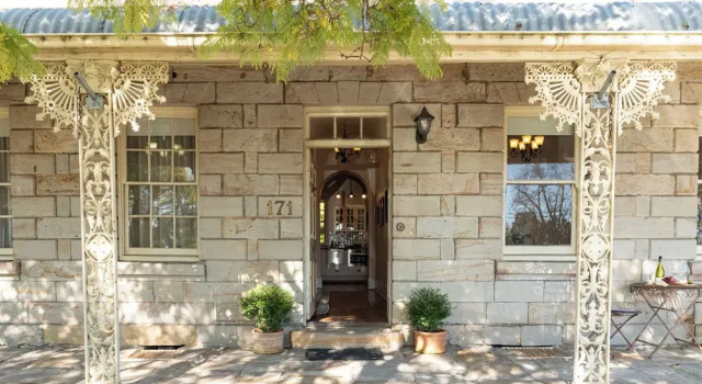 Surgeons Cottage
